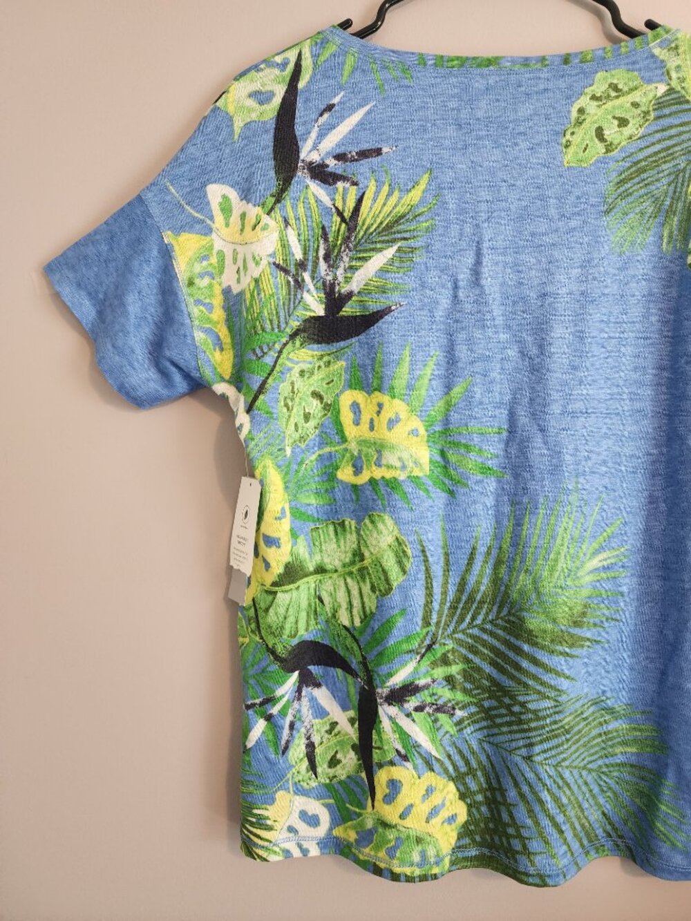 Chico's Colorful Blue Tropical V-Neck Shirt - NWT, Size Small - Picture 10 of 12